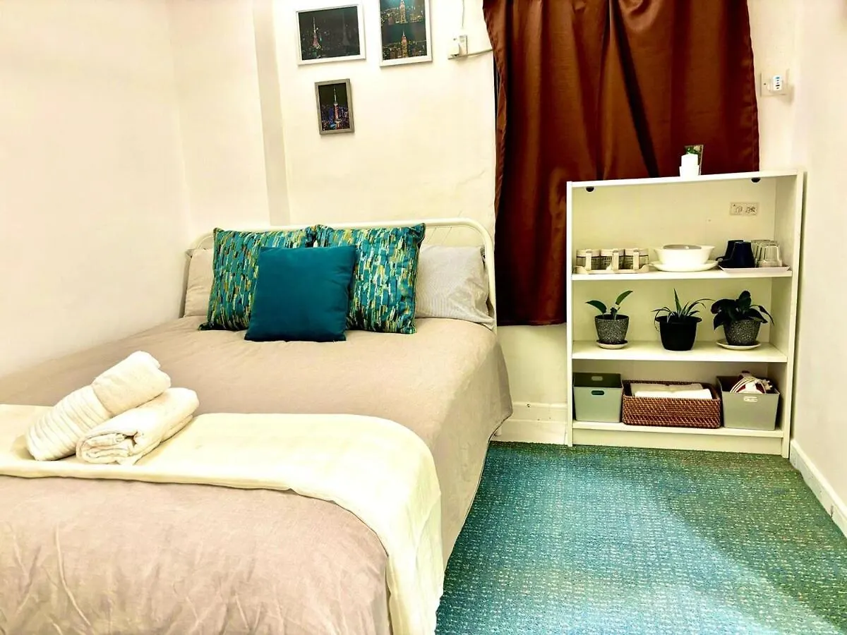 Cozy Bachelor In PmQ with Rooftop Hong Kong